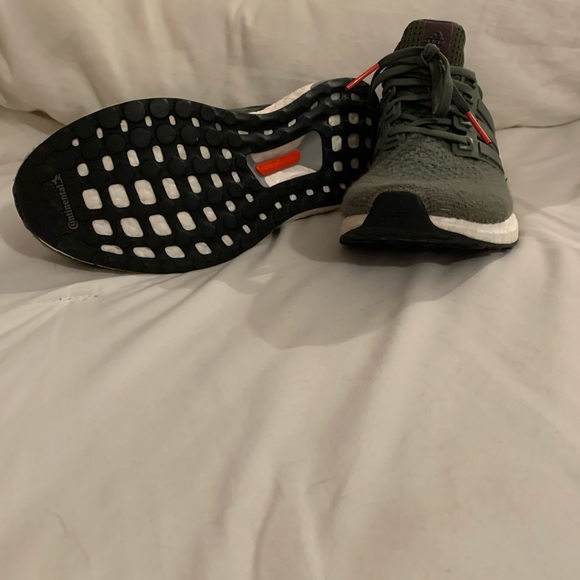 COPY - women’s ultra boost - Picture 3 of 5